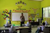 Bhabinkamtibmas Way Kanan Lampung sisihkan gaji guna berikan sekolah gratis