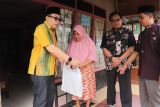 Pj Wako Payakumbuh bersama Baznas serahkan paket Ramadhan