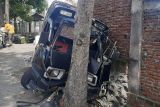 Srempetan, Carry tabrak pohon hingga rinsek di depan Polsek Sikur Lombok Timur