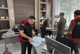 Tim Kejati Sumbar geledah kantor gubernur cari bukti kasus korupsi