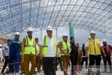 Ketua umum KONI Pusat, Letjen TNI  (Purn) Marciano Norman (kedua kiri) bersama Pj Gubernur Aceh, Bustami Hamzah (kedua kanan) dan rombongan meninjau proses renovasi dan pembangunan  Stadion Harapan Bangsa  yang akan dipersiapan untuk  Pekan Olahraga Nasional (PON) XXI di Banda Aceh, Aceh, Selasa (26/3/2024).  Pemerintah merenovasi dan membangunan  kembali sebanyak 12 venue PON XXI di Aceh dengan anggaran senilai Rp556,78 miliar yang berseumber dari APBN tahun 2023-2024  itu ditargetkan selesai dalam waktu 300 hari  kalender setelah penandatanganan kontrak kerja Desember 2023, sementara  progres fisik venue hingga saat ini  baru mencapai  14,18 persen. ANTARA FOTO/Ampelsa.