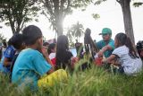 Perpustakaan Boneka Surabaya menghibur anak-anak korban gempa Bawean, Jatim