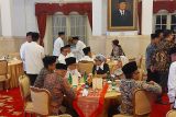 Hidangan 'bukber' Presiden Jokowi-para menteri nasi mandi