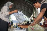 Tukar sampah plastik dengan takjil