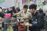 Peserta pesantren Ekspresi mengaku senang dapat pengalaman naik kapal perang