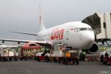 Penambahan penerbangan pesawat di Bandara Juanda. Pesawat udara terparkir di apron Bandara Internasional Juanda, di Sidoarjo, Jawa Timur, Senin (1/4/2024). Berdasarkan data dari Bandar Udara Internasional Juanda, ada kenaikan reaktivasi rute dan penambahan frekuensi terbang sebanyak 35 rute dengan rata-rata jumlah penerbangan per hari 215 penerbangan atau jumlah penerbangan tertinggi 227 penerbangan dan akan mengalamai peningkatan pada arus mudik Idul Fitri 1445 H. Antara Jatim/Umarul Faruq/mas