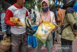 Pasar murah sembako di Palu