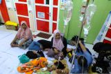 Puluhan warga Jember Jawa Timur diduga keracunan massal akibat makanan takjil