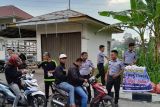 Pegawai Bapas Bukittinggi turun ke jalan bagi-bagi menu berbuka gratis