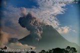 Sebagian Magelang hujan abu pagi ini, akibat awan panas Gunung Merapi