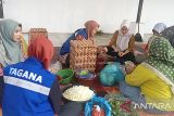 Pemkab Pasaman Barat dirikan dapur umum bagi korban banjir Sinuruik