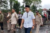 Legislator RI Ade Rezki berikan bantuan korban banjir lahar Marapi