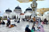 Masjid Raya Baiturrahman menjadi pilihan wisatawan mengisi libur Lebaran