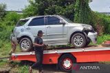 Terios terjang guard rail  di Tol Semarang-Solo