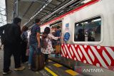 Penumpang melonjak, KAI Commuter imbau orang tua jaga anak saat perjalanan