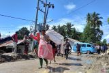 Jajaran Polres Sigi bantu bersihkan rumah warga terdampak banjir bandang