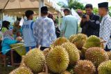 Solok Selatan gelar lomba membuka durian tercepat