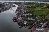 Geopark Meratus masuk usulan Global Geopark 2024. Foto udara Kampung Jukung di Situs Geopark Meratus bagian barat, Desa Pulau Sewangi, Kabupaten Barito Kuala, Kalimantan Selatan, Rabu (24/4/2024). UNESCO pada dokumen dengan kode SC/2024/UGGp/1 Rev resmi meliris 18 usulan Global Geopark baru pada 2024, dua diantaranya berasal dari Indonesia yakni Geopark Meratus dan Geopark Kebumen sedangkan sisanya dari negara lain seperti Brasil, Kanada, Arab Saudi, Spanyol dan Vietnam untuk dievaluasi. ANTARA/Bayu Pratama S.