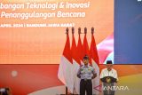 Wakil Presiden Ma'ruf Amin memberikan arahan pada pembukaan Rakornas BNPB di Hotel Pullman, Bandung, Jawa Barat, Rabu (24/4/2024). Rakornas BNPB tersebut bertemakan pengembangan teknologi dan inovasi dalam penanggulangan bencana. ANTARA FOTO/Raisan Al Farisi/agr
