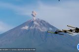 Gunung Semeru erupsi empat kali lontarkan abu vulkanik hingga 1.000 meter