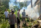 Cegah DBD, Polres Lampung Barat lakukan fogging di pemukiman warga