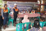 PT RMKE menggelar pengobatan massal  di Selat Punai Palembang