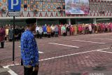 Pegawai Pemkot Palembang pakai baju  adat peringati Hardiknas