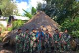 Warga perbatasan RI-RDTL kembali serahkan senjata ke TNI