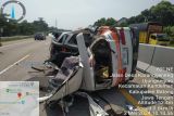 Ambulans tabrak truk di tol Batang - Semarang, satu tewas