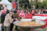 Wali Kota Semarang - Chef Bobon masak nasi goreng di wajan raksasa