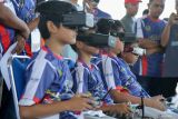 Peserta pilot drone mengoperasikan pesawat drone saat kejuaraan KASAL Cup Drone Race di Shelter Skuadron Udara 400 Wing Udara 2 Puspenerbal, Juanda, Sidoarjo, Jawa Timur, Sabtu (4/5/2024). Kejuaraan Drone Race yang diikuti 81 peserta dengan enam kategori tersebut dalam rangka peringatan Hari Pendidikan Angkatan Laut (Hardikal) ke-78 dan HUT Penerbangan TNI AL Ke-68 yang bertujuan untuk sarana komuikasi antara pecinta drone dan menjaring potensi serta membina atlet olahraga drone. Antara Jatim/Umarul Faruq/mas