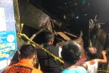BPBD Kota Bogor mengevakuasi lansia korban rumah ambruk di Bondongan