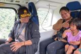 Kapolda Sulsel membantu evakuasi ibu hamil terisolasi bencana di Luwu