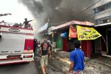 Sebanyak 16 ruko terdampak kebakaran di sekitar Pasar Raya Padang