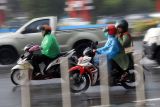 BMKG prakirakan hujan ringan hingga sedang mengguyur sebagian wilayah Indonesia