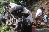 Mobil jatuh ke jurang sedalam 200 meter di Cianjur