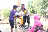 Polres OKU distribusikan bantuan sembako untuk korban banjir