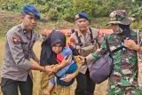 Polri-TNI evakuasi warga stroke dari wilayah terisolasi di Luwu Sulsel