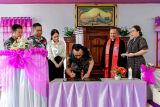 Bupati Morut tandatangani prasasti pentahbisan rumah ibadah Jemaat Sumber Kasih Mondowe