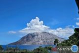 Gunung Ruang di Sulawesi Utara turun status menjadi siaga