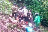 Gubernur Sumbar bantu evakuasi korban longsor dalam jurang
