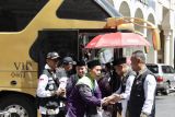 Jamaah calon haji Indonesia Kloter pertama tiba di Madinah