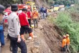 Semen Padang turunkan TRC dan Loader bebaskan Sitinjau Lauik dari material longsoran
