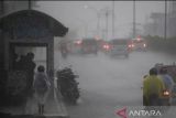 Hujan lebat disertai petir guyur Indonesia