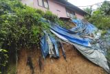 Sebanyak lima kecamatan di Ambon terdampak longsor dan angin kencang