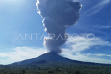 Gunung Ibu di Halmahera Barat kembali erupsi