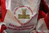 Pemkab Tanah Datar terima bantuan paket sembako dari Menteri Pertahanan dan Presiden