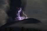 Letusan Gunung Ibu picu badai petir vulkanik