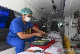 Petugas medis memeriksa kesiapan peralatan ambulans yang disiagakan untuk World Water Forum ke-10 di BIMC Siloam Hospital, Nusa Dua, Badung, Bali, Sabtu (18/5/2024). Puluhan unit ambulans dan ratusan tenaga medis disiagakan guna mendukung kelancaran pelaksanaan pertemuan internasional yang dijadawalkan mulai 18-25 Mei 2024. ANTARA FOTO/Media Center World Water Forum 2024/Wahdi Septiawan/wsj.