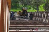 Terputus akibat banjir bandang, TNI bangun jembatan bailey di Nagari Sungai Jambu